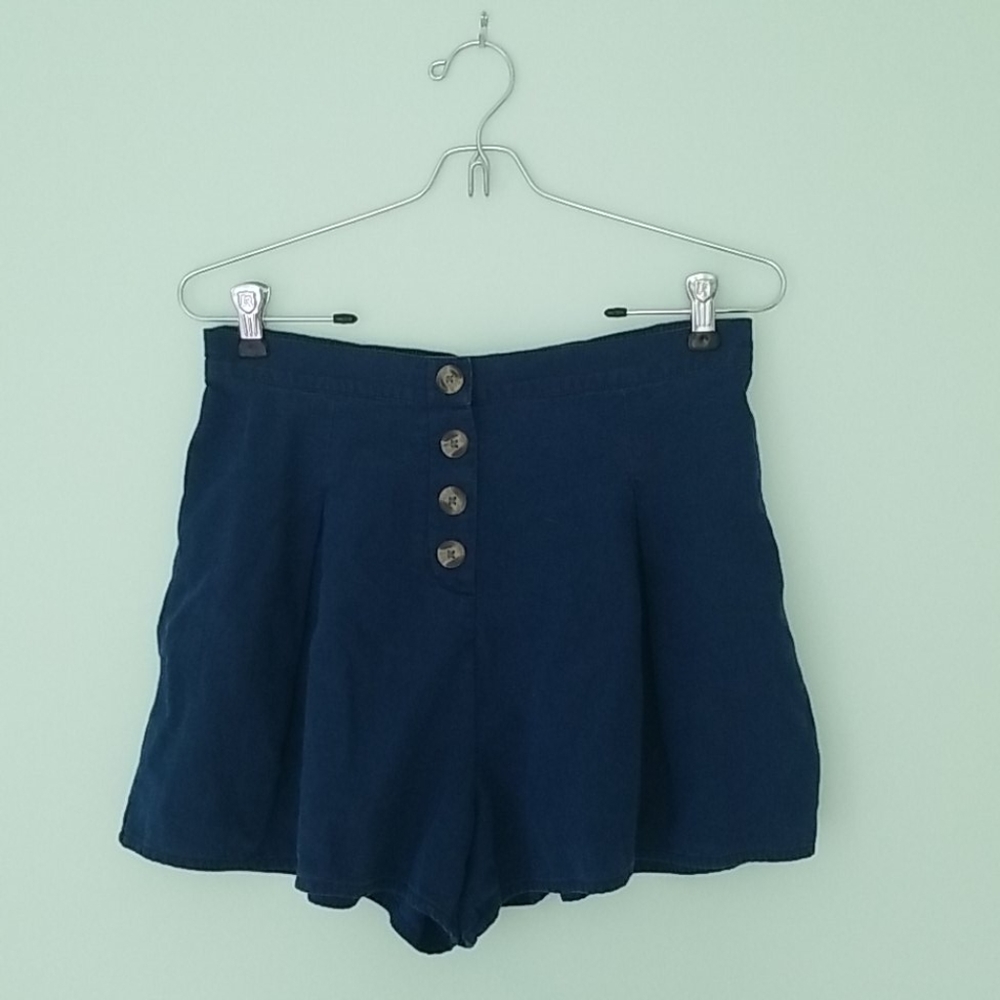 AE Pleated Button Front Short - Picture 2 of 6